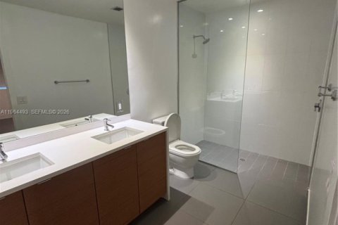 Condominio en alquiler en Miami, Florida, 2 dormitorios, 139.35 m2 № 2025936 - foto 13