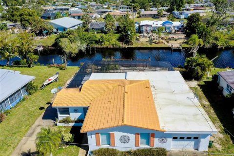 Casa en alquiler en North Port, Florida, 3 dormitorios, 135.82 m2 № 1883996 - foto 1