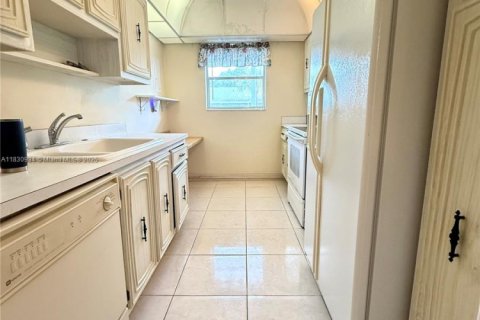 Condo in Delray Beach, Florida, 2 bedrooms  № 1806508 - photo 11