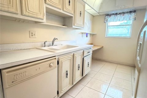 Condo in Delray Beach, Florida, 2 bedrooms  № 1806508 - photo 10
