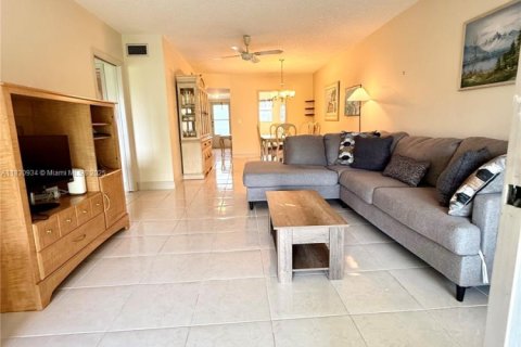Condo in Delray Beach, Florida, 2 bedrooms  № 1806508 - photo 1