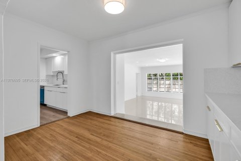 Casa en venta en Biscayne Park, Florida, 4 dormitorios, 197.32 m2 № 2049292 - foto 11