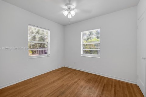 Casa en venta en Biscayne Park, Florida, 4 dormitorios, 197.32 m2 № 2049292 - foto 10