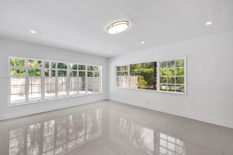 Casa en venta en Biscayne Park, Florida, 4 dormitorios, 197.32 m2 № 2049292 - foto 13