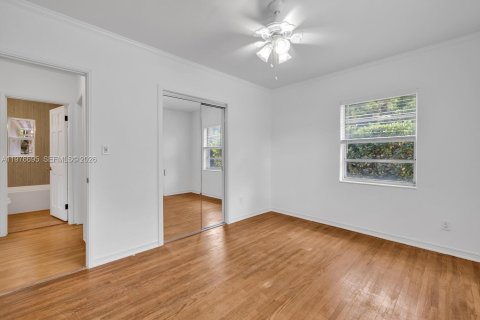 Casa en venta en Biscayne Park, Florida, 4 dormitorios, 197.32 m2 № 2049292 - foto 9