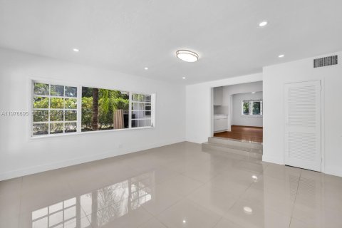 Casa en venta en Biscayne Park, Florida, 4 dormitorios, 197.32 m2 № 2049292 - foto 14