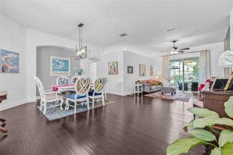 Casa en venta en Zephyrhills, Florida, 4 dormitorios, 256.41 m2 № 1805599 - foto 2