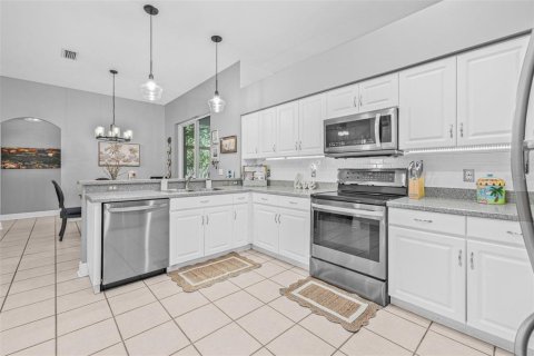 Casa en venta en Zephyrhills, Florida, 4 dormitorios, 256.41 m2 № 1805599 - foto 9