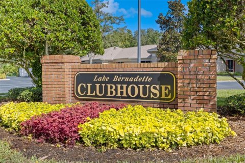 Casa en venta en Zephyrhills, Florida, 4 dormitorios, 256.41 m2 № 1805599 - foto 29