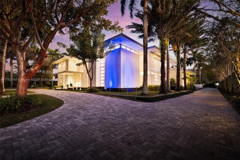 Casa en venta en Pinecrest, Florida, 6 dormitorios, 647.53 m2 № 1716049 - foto 1