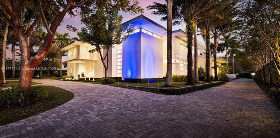 Casa en Pinecrest, Florida 6 dormitorios, 647.53 m2 № 1716049
