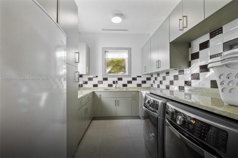 Casa en venta en Pinecrest, Florida, 6 dormitorios, 647.53 m2 № 1716049 - foto 23