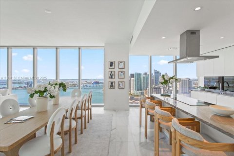 Condominio en venta en Miami, Florida, 4 dormitorios, 352.66 m2 № 1864386 - foto 9