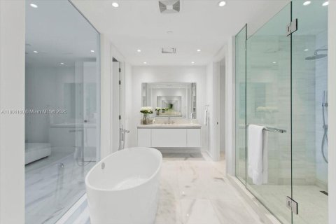 Condominio en venta en Miami, Florida, 4 dormitorios, 352.66 m2 № 1864386 - foto 17