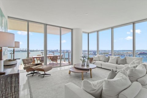 Condominio en venta en Miami, Florida, 4 dormitorios, 352.66 m2 № 1864386 - foto 2