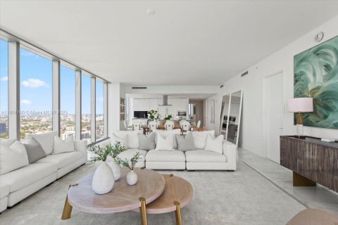 Condominio en venta en Miami, Florida, 4 dormitorios, 352.66 m2 № 1864386 - foto 13