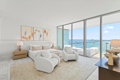 Condominio en venta en Miami, Florida, 4 dormitorios, 352.66 m2 № 1864386 - foto 14