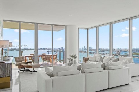 Condominio en venta en Miami, Florida, 4 dormitorios, 352.66 m2 № 1864386 - foto 3