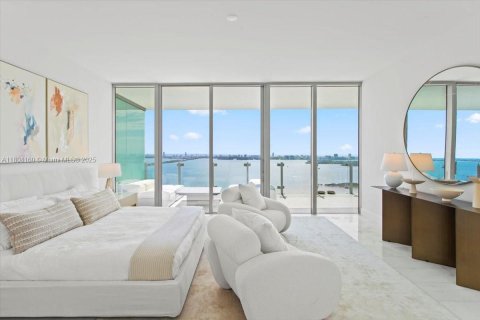 Condominio en venta en Miami, Florida, 4 dormitorios, 352.66 m2 № 1864386 - foto 15