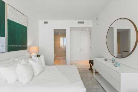 Condominio en venta en Miami, Florida, 4 dormitorios, 352.66 m2 № 1864386 - foto 25