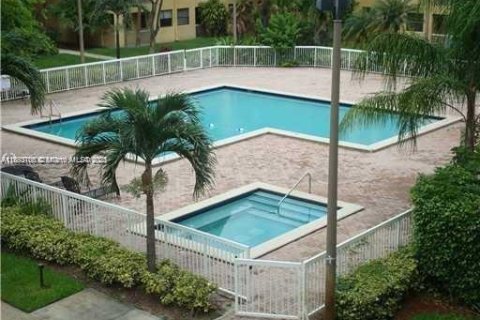 Купить кондоминиум в Дорал, Флорида 2 спальни, 65.96м2, № 1982452 - фото 17