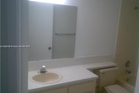 Купить кондоминиум в Дорал, Флорида 2 спальни, 65.96м2, № 1982452 - фото 6