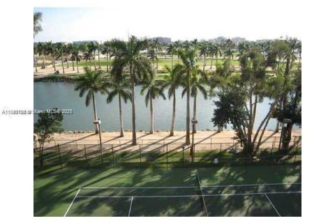 Купить кондоминиум в Дорал, Флорида 2 спальни, 65.96м2, № 1982452 - фото 18