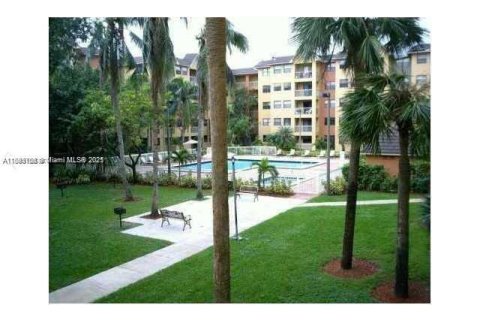 Купить кондоминиум в Дорал, Флорида 2 спальни, 65.96м2, № 1982452 - фото 1