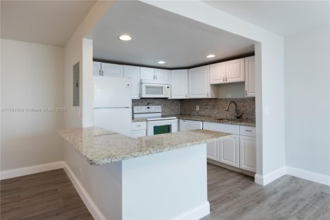 Condominio en venta en Delray Beach, Florida, 1 dormitorio, 66.89 m2 № 1865676 - foto 9