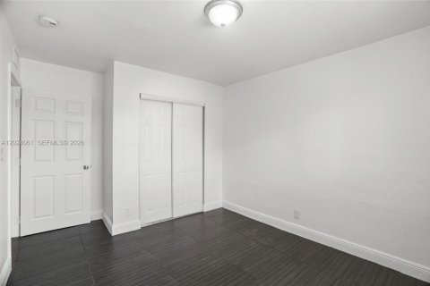 House in Dania Beach, Florida 2 bedrooms, 1149.57 sq.m. № 2240706 - photo 9