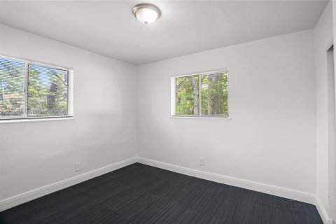 House in Dania Beach, Florida 2 bedrooms, 1149.57 sq.m. № 2240706 - photo 11