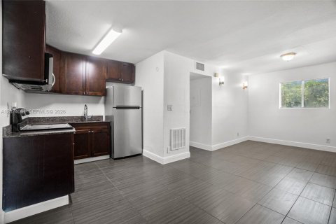 House in Dania Beach, Florida 2 bedrooms, 1149.57 sq.m. № 2240706