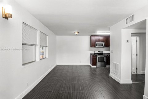 House in Dania Beach, Florida 2 bedrooms, 1149.57 sq.m. № 2240706 - photo 5