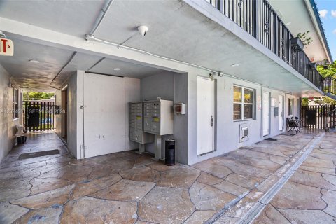 House in Dania Beach, Florida 2 bedrooms, 1149.57 sq.m. № 2240706 - photo 18