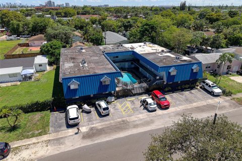 House in Dania Beach, Florida 2 bedrooms, 1149.57 sq.m. № 2240706 - photo 21