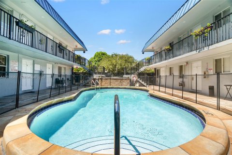 House in Dania Beach, Florida 2 bedrooms, 1149.57 sq.m. № 2240706 - photo 15