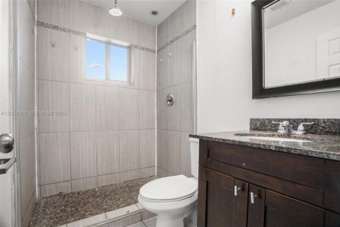 House in Dania Beach, Florida 2 bedrooms, 1149.57 sq.m. № 2240706 - photo 10
