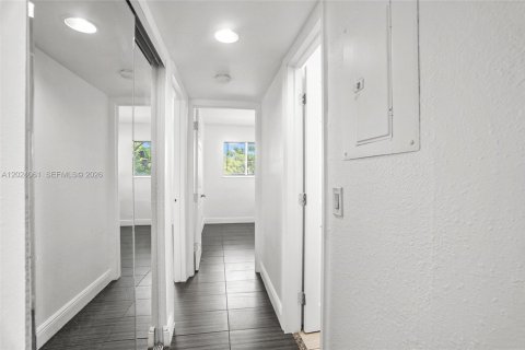 House in Dania Beach, Florida 2 bedrooms, 1149.57 sq.m. № 2240706 - photo 7