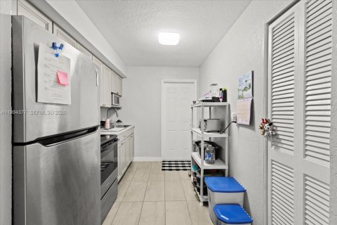 House in Fort Lauderdale, Florida 2 bedrooms, 127.83 sq.m. № 2055931 - photo 7