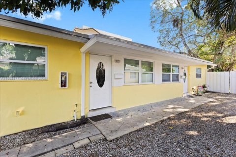 House in Fort Lauderdale, Florida 2 bedrooms, 127.83 sq.m. № 2055931 - photo 3
