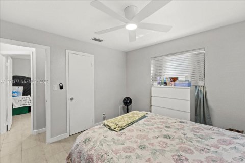 House in Fort Lauderdale, Florida 2 bedrooms, 127.83 sq.m. № 2055931 - photo 10