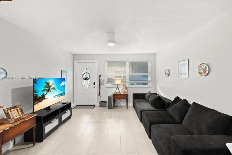 House in Fort Lauderdale, Florida 2 bedrooms, 127.83 sq.m. № 2055931 - photo 6