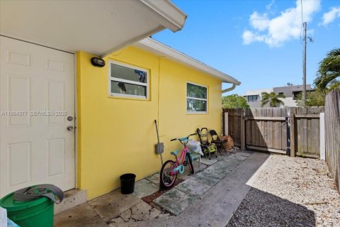 House in Fort Lauderdale, Florida 2 bedrooms, 127.83 sq.m. № 2055931 - photo 2