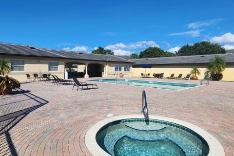 Condominio en alquiler en Wellington, Florida, 3 dormitorios, 111.48 m2 № 785869 - foto 1