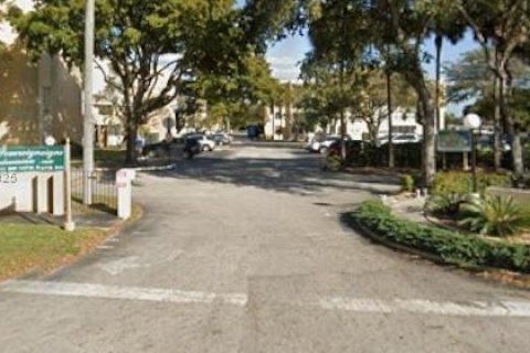 Condominio en alquiler en Miami, Florida, 3 dormitorios, 154.22 m2 № 1993588 - foto 18