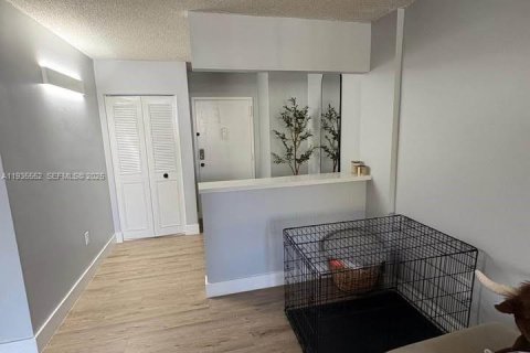 Condominio en alquiler en Miami, Florida, 3 dormitorios, 154.22 m2 № 1993588 - foto 4