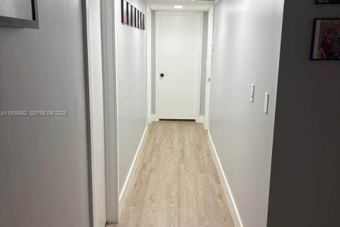 Condominio en alquiler en Miami, Florida, 3 dormitorios, 154.22 m2 № 1993588 - foto 7