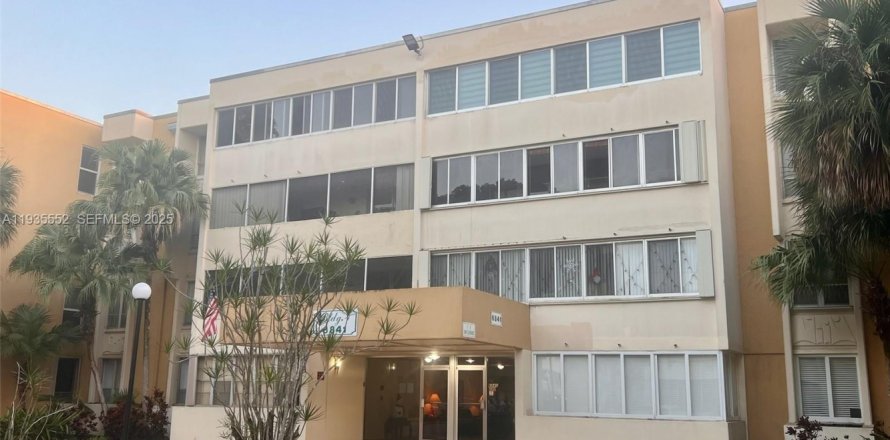 Condominio en Miami, Florida, 3 dormitorios  № 1993588