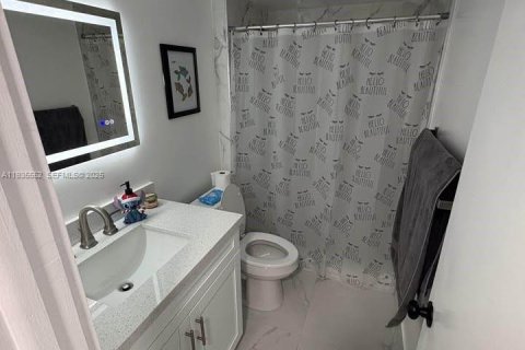 Condominio en alquiler en Miami, Florida, 3 dormitorios, 154.22 m2 № 1993588 - foto 12