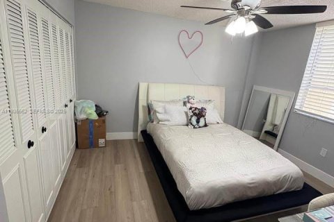 Condominio en alquiler en Miami, Florida, 3 dormitorios, 154.22 m2 № 1993588 - foto 8